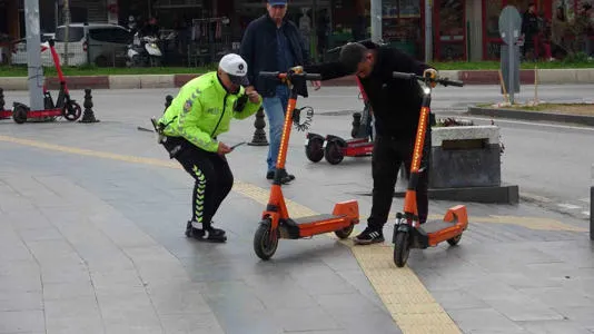 Elektrikli scooterlar Manavgat'ta trafikten men edildi