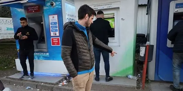 ATM'de Unutulan Parayı Zabıtaya Teslim Eden Esnaf