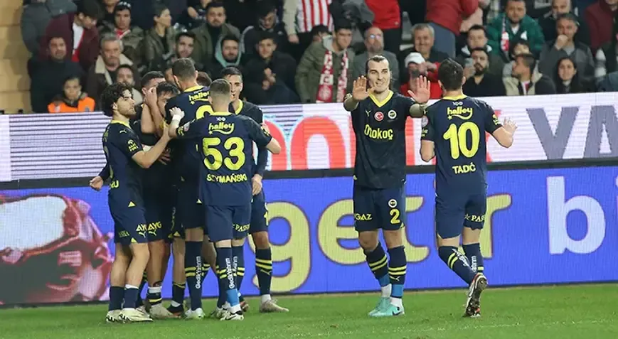 Fenerbahçe, Antalyaspor karşısında rahat bir galibiyet aldı