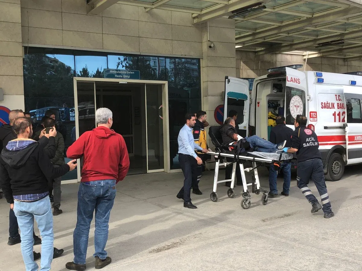 Siirt'de muhtarlık seçimi kavgası, 1'i polis 8 kişi yaralandı 5 kişi gözaltında!