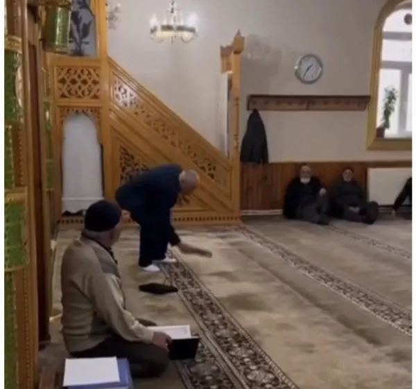 Sivas Camii'de Kur'an-ı Kerim'e Ayağıyla Basan Şahıs Tutuklandı