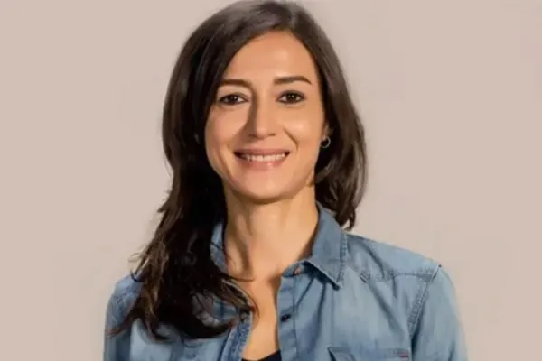 Özlem Çınar kaç yaşında, kimdir? Özlem Çınar dizileri, filmleri?