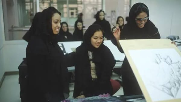 Suudi Arabistan'da kız öğrencilere Çarşaf yasaklandı!