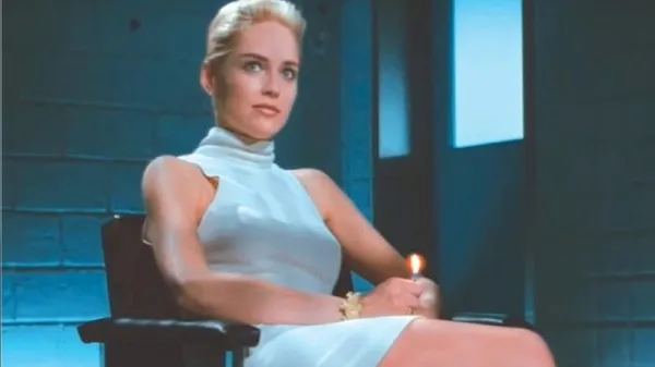 Sharon Stone 'Temel İçgüdü' Pozu İlgi Çekti!